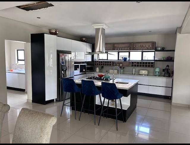 5 BEDROOM HOUSE FOR SALE IN SIX FOUNTAINS RESIDENTIAL ESTATE